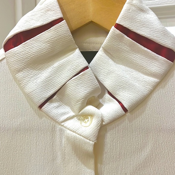KOEL size small. Button down blouse. Satin inserts on pockets and neckline - Picture 3 of 5